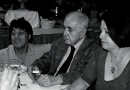 Homenagem aos 80 anos de Athos Bulcão, 1998. Hugo Rodas, Athos e Lea Portugal . <em>Foto: Arquivo</em>